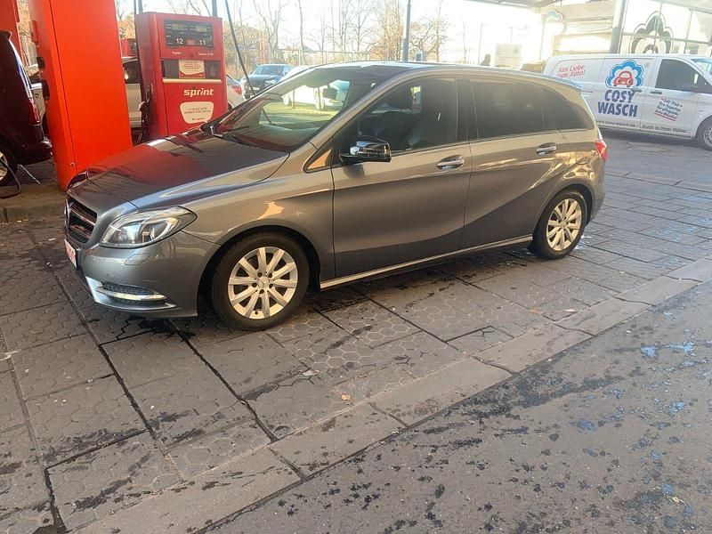 Gebraucht Mercedes B180 109 PS (80 kW) 2012 Grau Van / Kleinbus