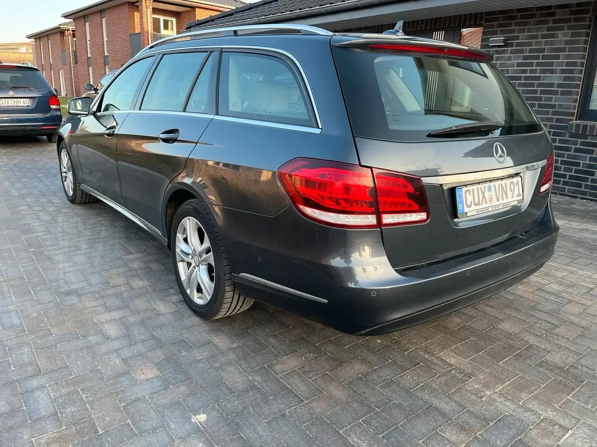 Gebraucht Mercedes E350 258 PS (189 kW) 2013 Grau Kombi