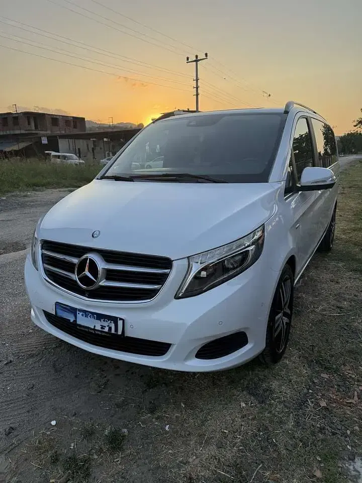 Gebraucht Mercedes V250 Avantgarde 190 PS (139 kW) 2014 Weiß Van / Kleinbus