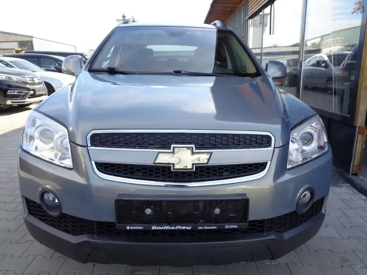 Gebraucht Chevrolet Captiva LT 150 PS (110 kW) 2009 Muschelgrau/placid gray SUV