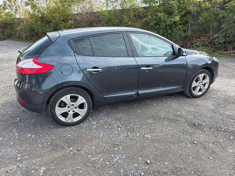 Gebraucht Renault Mégane Dynamique 131 PS (96 kW) 2010 Grau Limousine