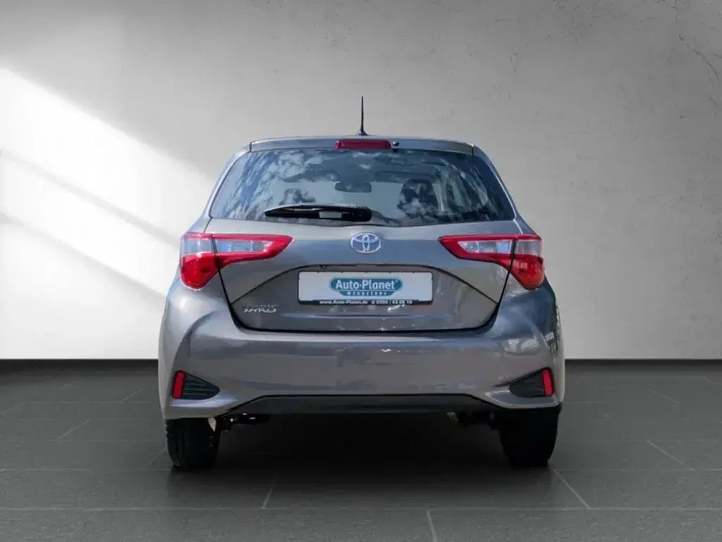 Gebraucht Toyota Yaris Comfort 111 PS (81 kW) 2018 Platinum bronze metallic (metallic) Kleinwagen
