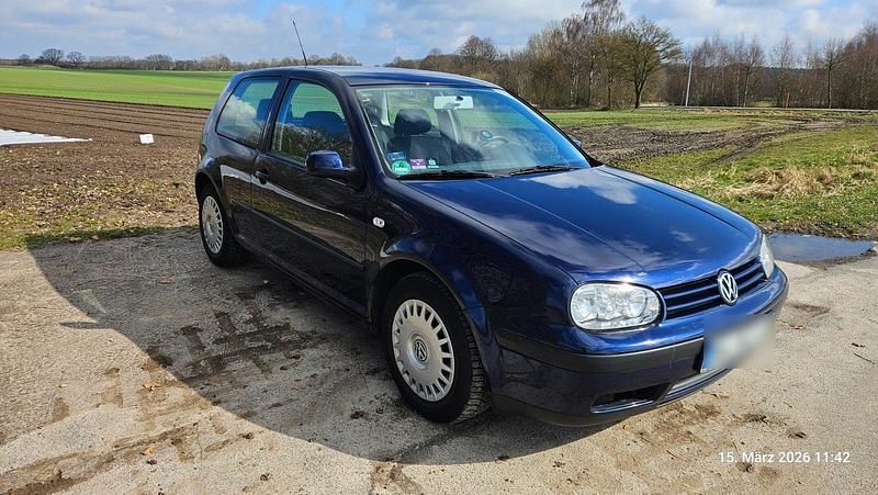 Gebraucht VW Golf IV 75 PS (55 kW) 2002 Blau Kleinwagen