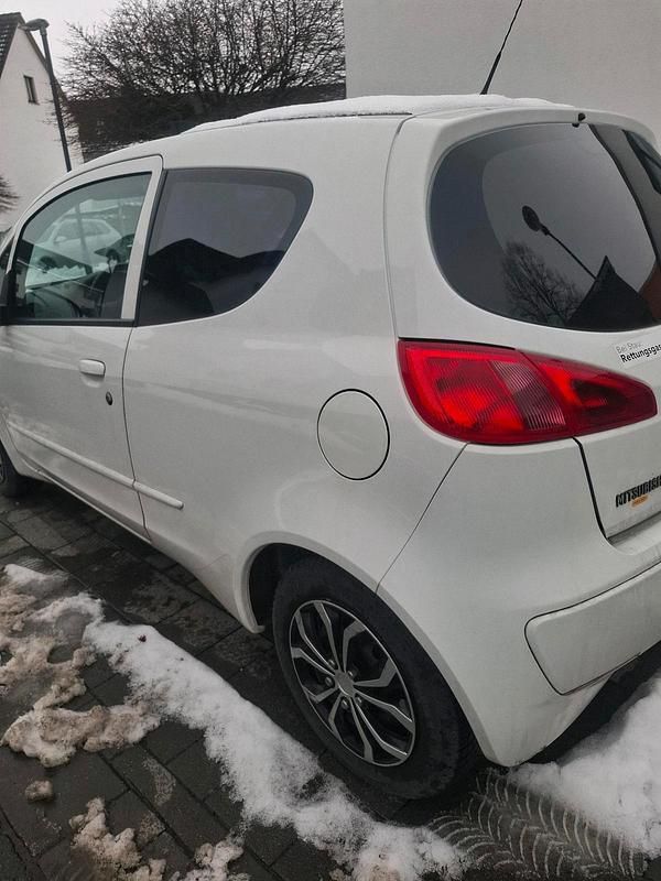 Gebraucht Mitsubishi Colt 70 PS (51 kW) 2008 Weiß Limousine