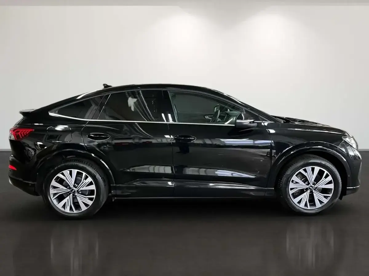 Gebraucht Audi Q4 e-tron Advanced 150 kW (204 PS) 2023 Mythosschwarz metallic SUV