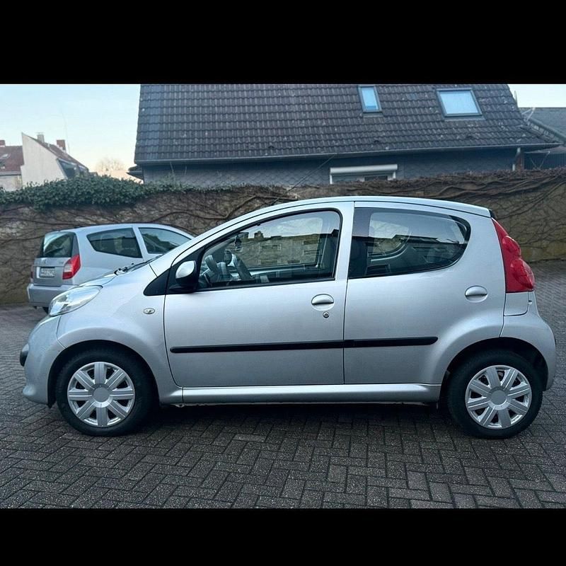 Gebraucht Peugeot 107 86 PS (63 kW) 2005 Silber Kleinwagen