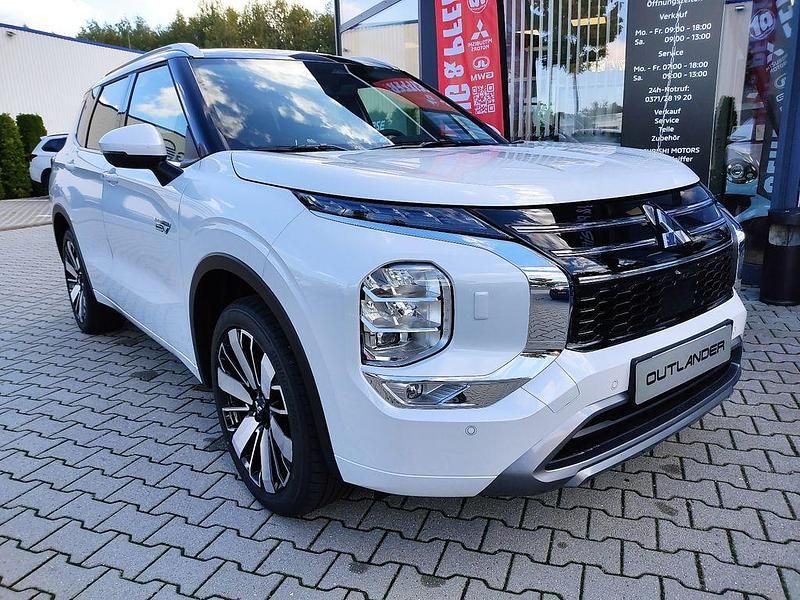 Weiß Neu 2025 Mitsubishi Outlander P-HEV Top SUV | 56.450 € (Teuer) - Bild 1/4
