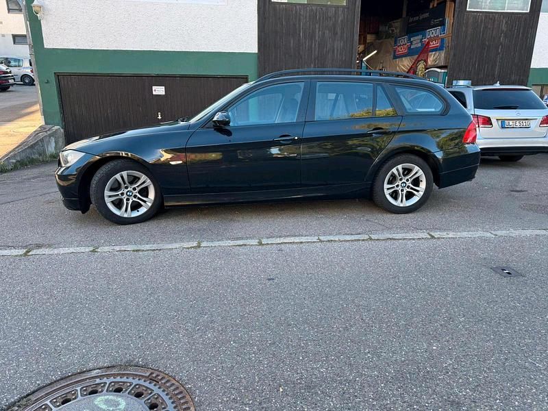 Schwarz Gebraucht 2007 BMW 320 Kombi | 2.899 € (Guter Preis) - Bild 1/4