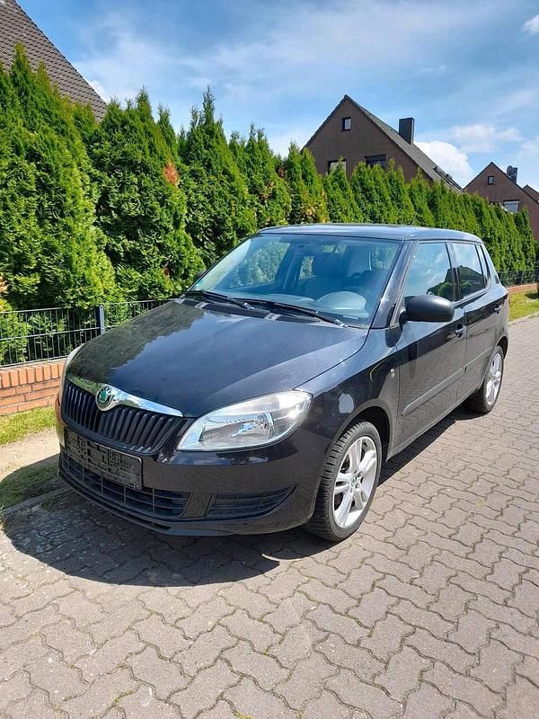 Schwarz Gebraucht 2011 Skoda Fabia Kleinwagen | 2.850 € (Fairer Preis) - Bild 1/4