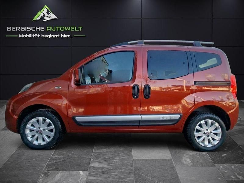 Gebraucht Fiat Qubo Trekking 75 PS (55 kW) 2013 Rot Van / Kleinbus