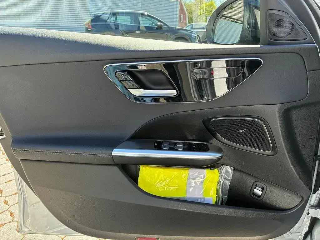 Gebraucht Mercedes C300 Avantgarde 265 PS (194 kW) 2022 Hightechsilber Kombi