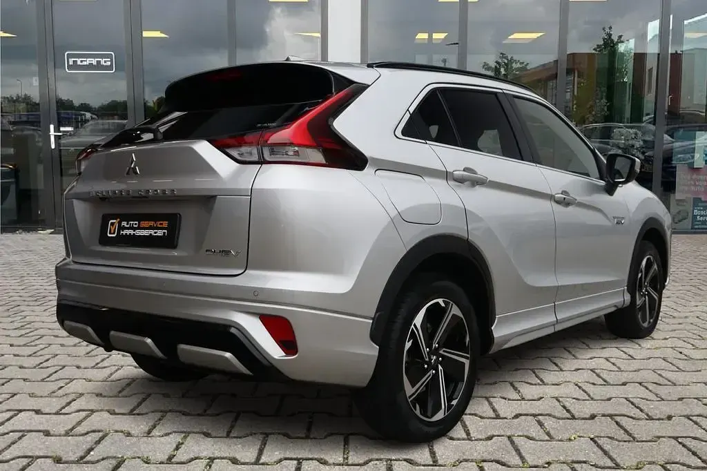 Usado Mitsubishi Eclipse Cross Intense+ 188 CV (138 kW) 2023 Gris SUV