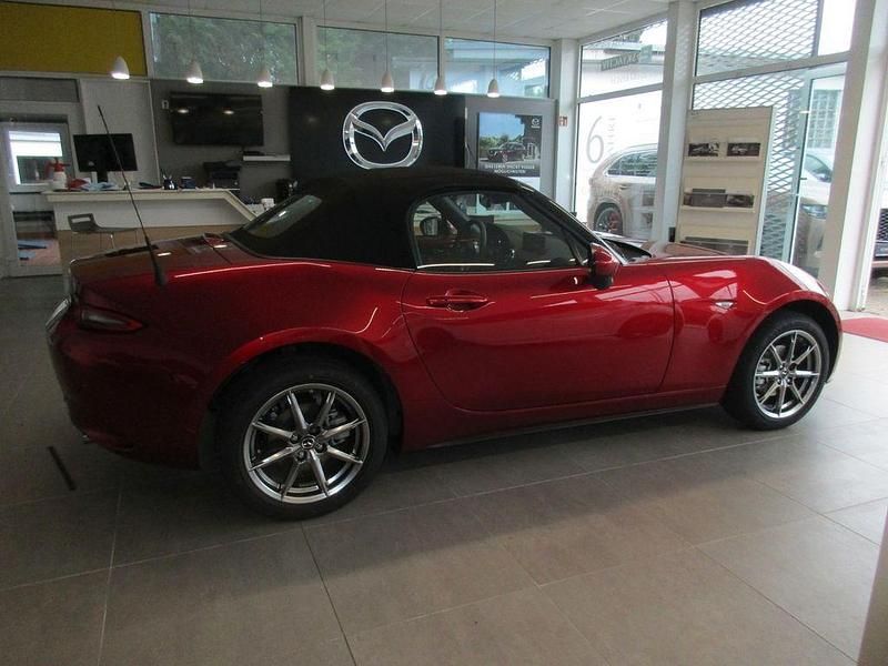 Neu Mazda MX5 Exclusive-Line 132 PS (97 kW) 2025 Rot Cabrio