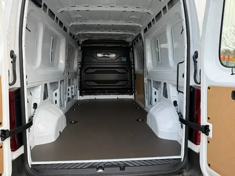 Gebraucht Renault Master 150 PS (110 kW) 2023 Weiß Van / Kleinbus