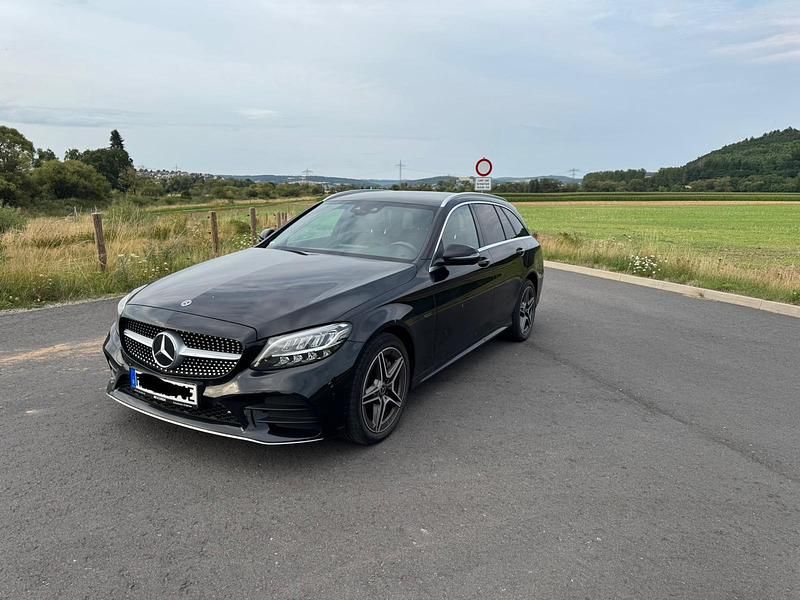 Schwarz Gebraucht 2021 Mercedes C300e Kombi | 25.000 € (Superpreis) - Bild 1/4