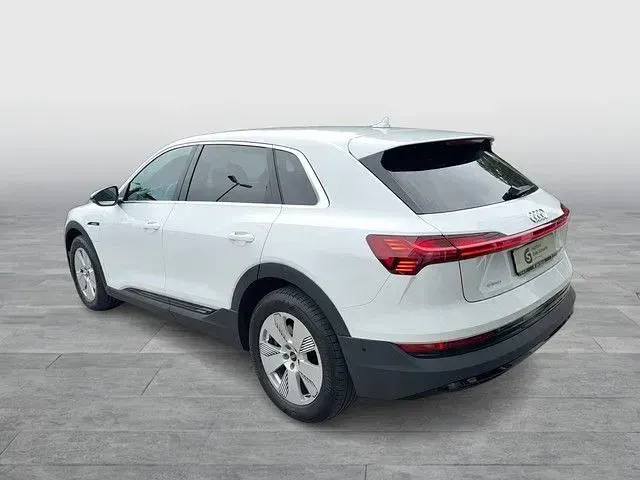 Gebraucht Audi e-tron S-Line 300 kW (408 PS) 2022 Gletscherweiß metallic (metallic) SUV