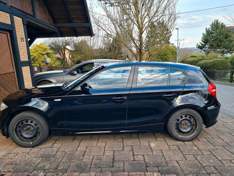 Gebraucht BMW 116 122 PS (89 kW) 2007 Schwarz Kleinwagen