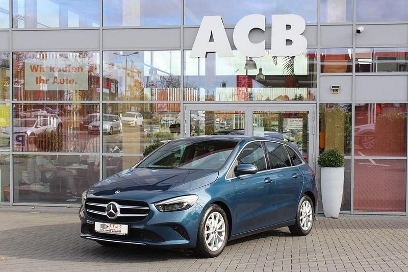 Blau Gebraucht 2022 Mercedes B180 Business Van / Kleinbus | 27.900 € (Fairer Preis) - Bild 1/4