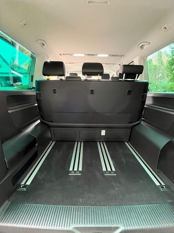 Second-hand VW Multivan 204 CP (150 kW) 2024 Roșu Monovolum