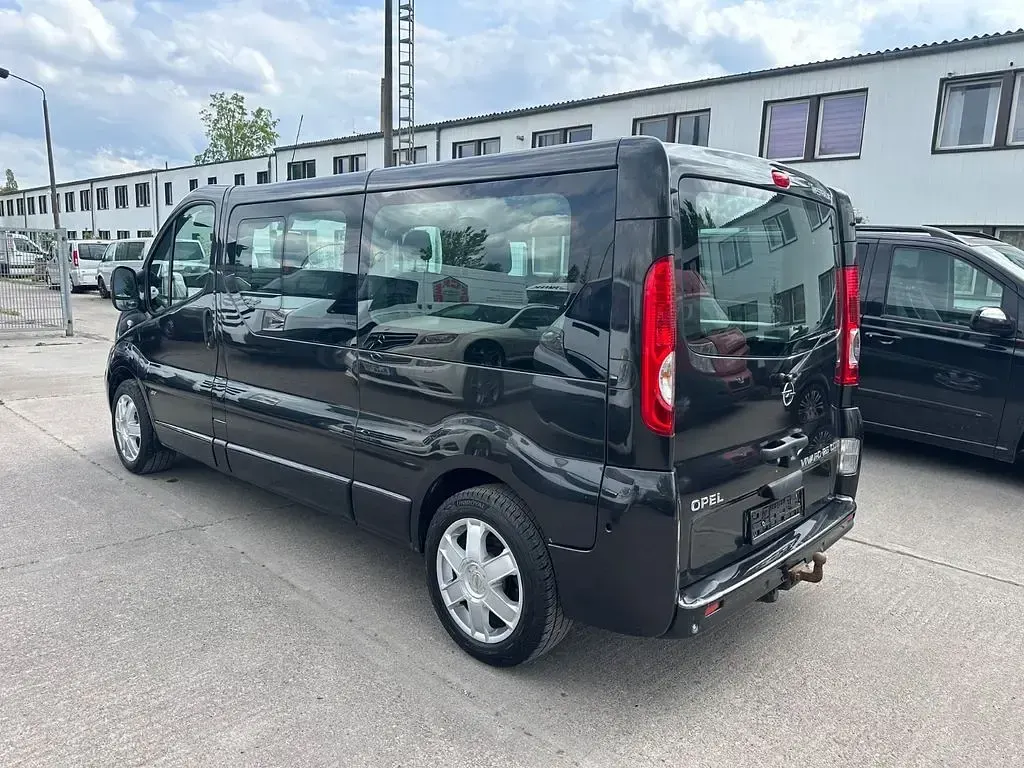 Gebraucht Opel Vivaro 145 PS (106 kW) 2010 Schwarz Van / Kleinbus