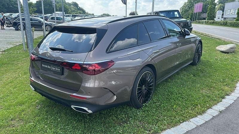 Gebraucht Mercedes E300 AMG 313 PS (230 kW) 2024 Braun Limousine