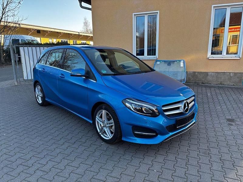 Gebraucht Mercedes B180 122 PS (89 kW) 2017 Blau Van / Kleinbus