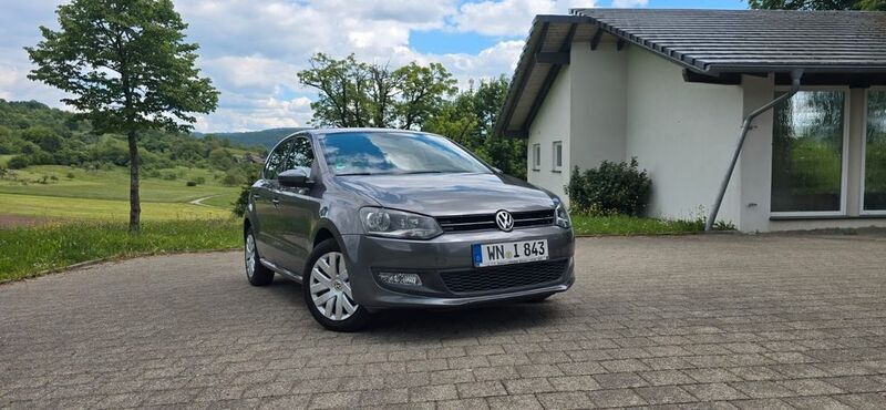 Grau Gebraucht 2013 VW Polo Comfortline Limousine | 9.500 € (Superpreis) - Bild 1/4