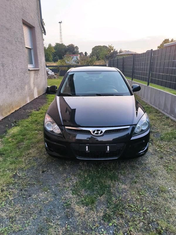 Andere farben Gebraucht 2010 Hyundai i30 Kleinwagen | 2.999 € (Fairer Preis) - Bild 1/4