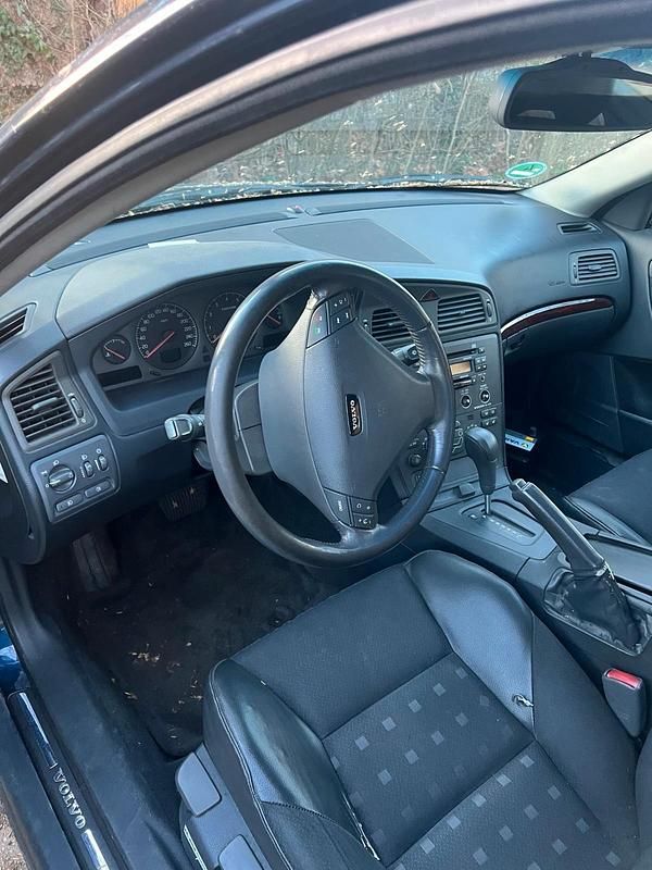 Second-hand Volvo S60 171 CP (125 kW) 2000 Negru Berlinǎ