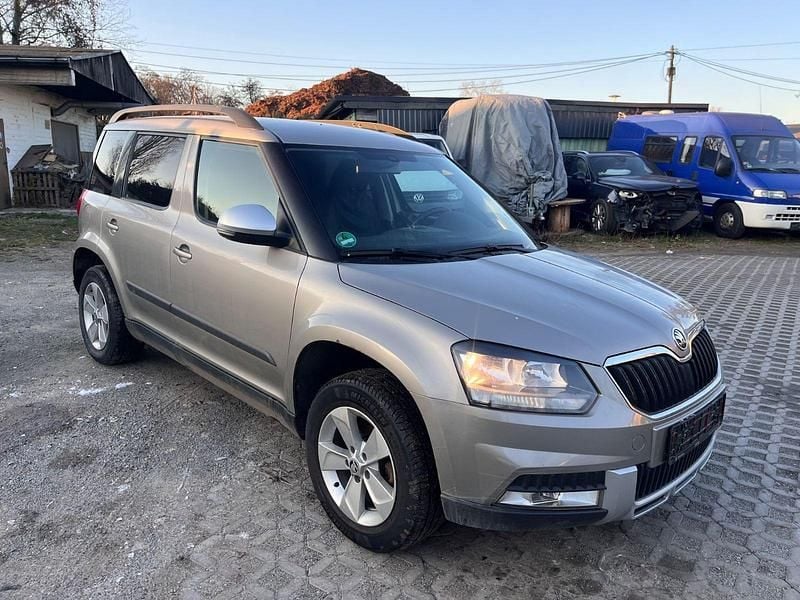 Beige Gebraucht 2014 Skoda Yeti Ambition SUV | 6.490 € (Fairer Preis) - Bild 1/4