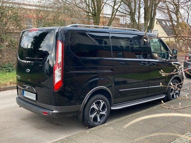 Gebraucht Ford Tourneo Active 185 PS (136 kW) 2021 Schwarz Van / Kleinbus