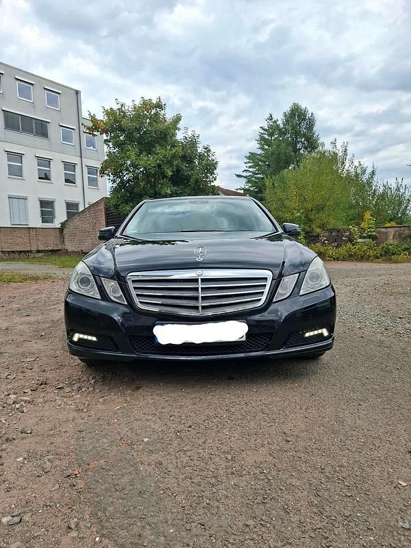 Schwarz Gebraucht 2009 Mercedes E220 Limousine | 6.900 € (Superpreis) - Bild 1/4