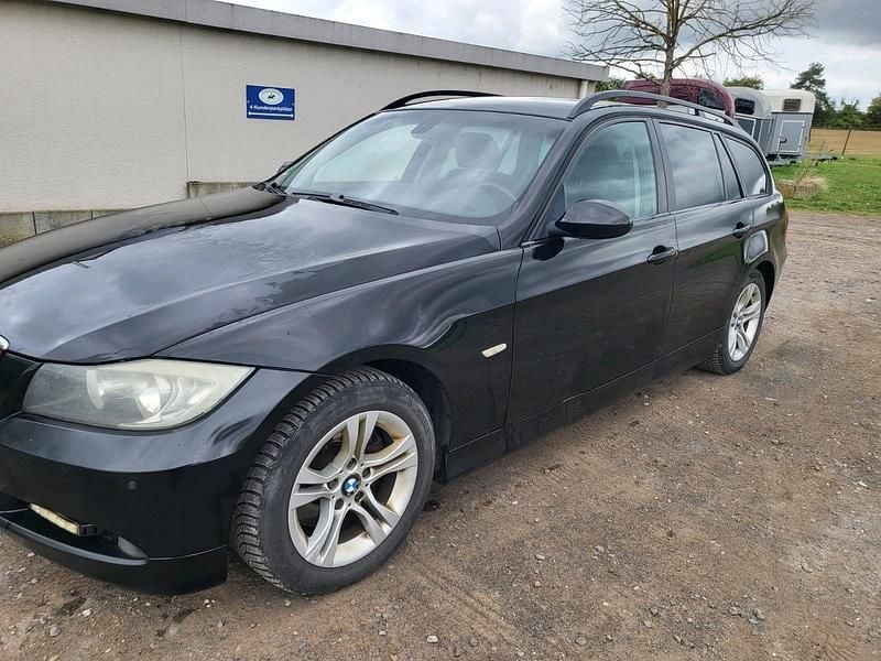 Gebraucht BMW 320 177 PS (130 kW) 2008 Schwarz Kombi
