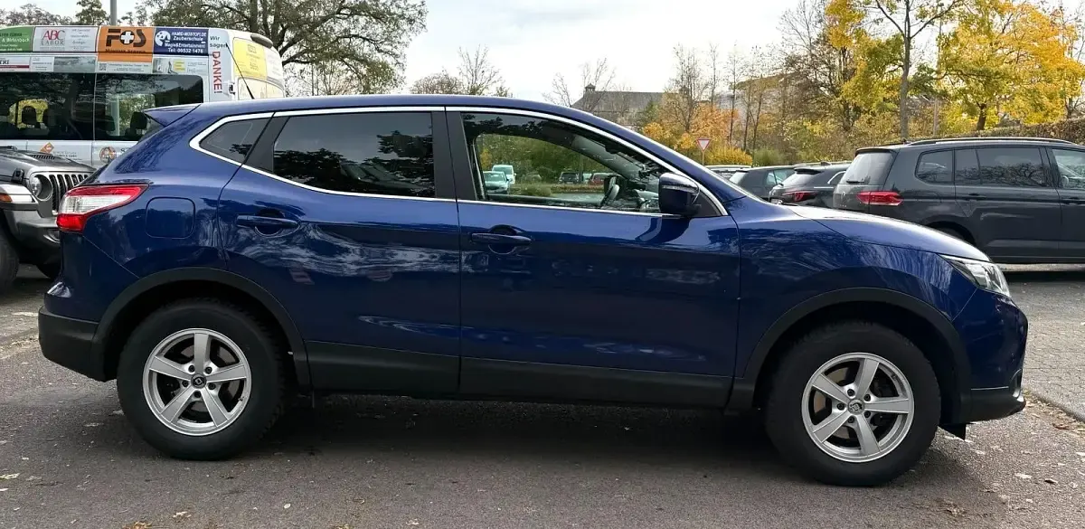 Gebraucht Nissan Qashqai 116 PS (85 kW) 2016 Blau SUV
