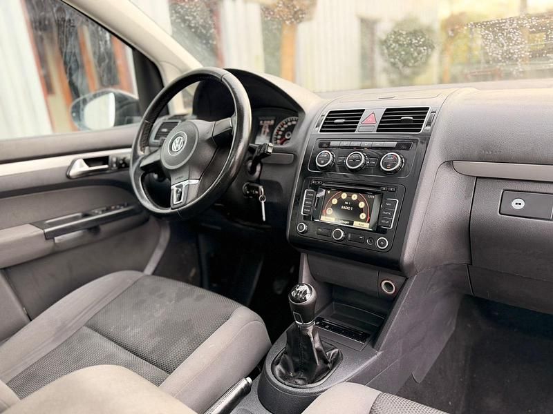 Second-hand VW Touran 105 CP (77 kW) 2014 Monovolum