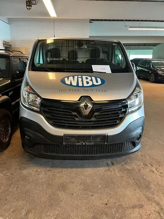 Gebraucht Renault Trafic Komfort 145 PS (106 kW) 2017 Silber Van / Kleinbus