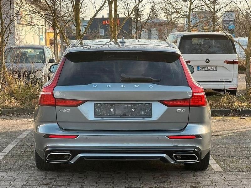 Gebraucht Volvo V60 R-Design 190 PS (139 kW) 2020 Grau Kombi