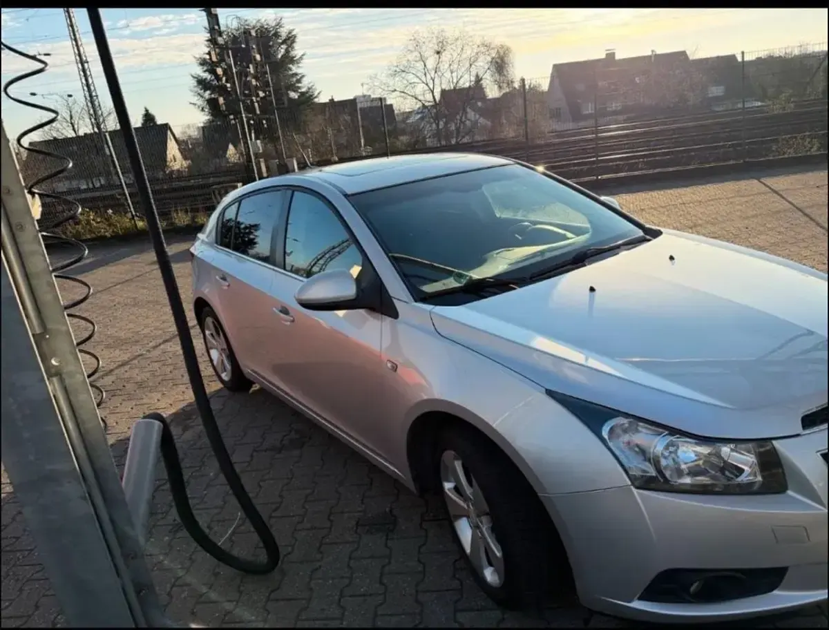 Gebraucht Chevrolet Cruze 141 PS (103 kW) 2012 Grau Limousine