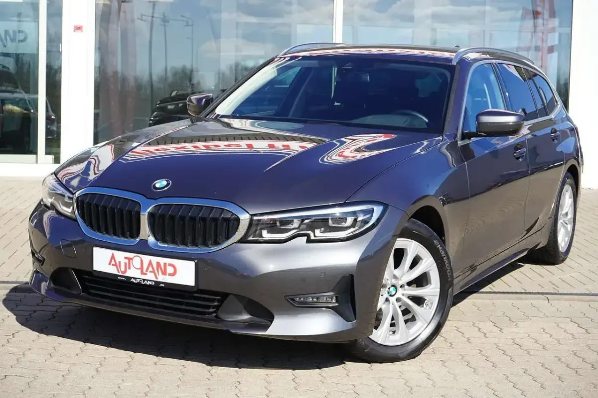 Gebraucht BMW 318 Advantage 150 PS (110 kW) 2020 Grau Limousine