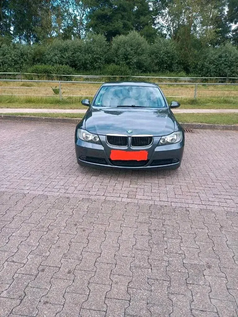 Gebraucht BMW 318 130 PS (95 kW) 2006 Grau Limousine