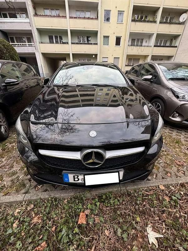 Schwarz Gebraucht 2015 Mercedes CLA200 Limousine | 16.590 € (Fairer Preis) - Bild 1/4