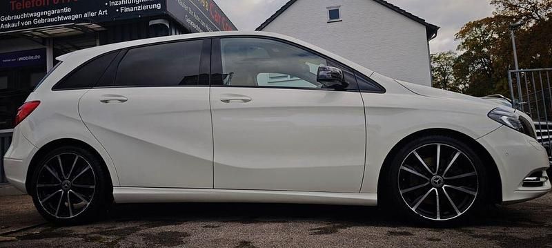 Gebraucht Mercedes B220 170 PS (125 kW) 2012 Weiß Van / Kleinbus