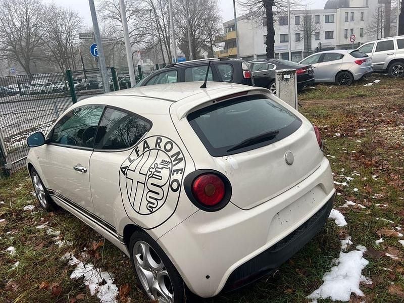 Weiß Gebraucht 2009 Alfa Romeo MiTo Turismo Kleinwagen | 3.990 € (Guter Preis) - Bild 1/4