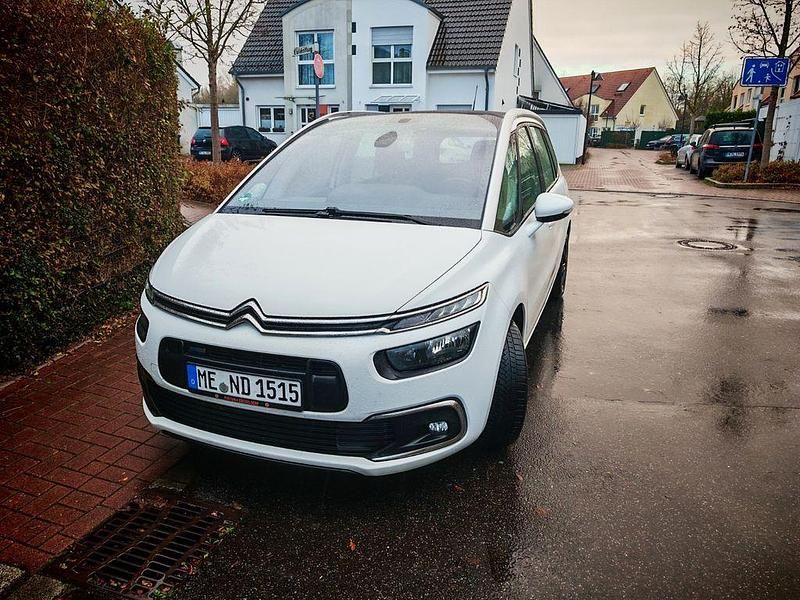 Weiß Gebraucht 2017 Citroën C4 Picasso PureTech Van / Kleinbus | 7.500 € (Guter Preis) - Bild 1/4