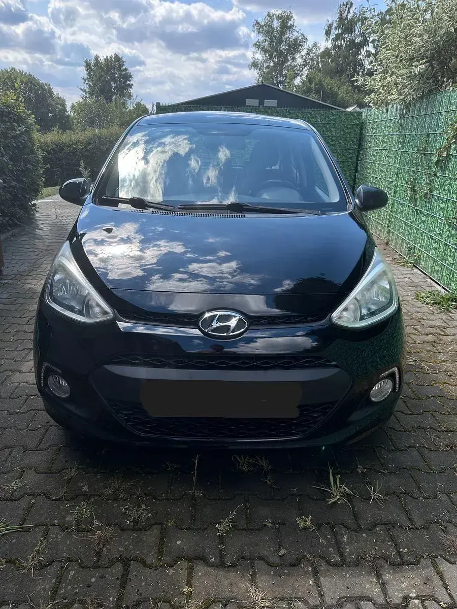 Gebraucht Hyundai i10 Edition 87 PS (63 kW) 2015 Schwarz Kleinwagen