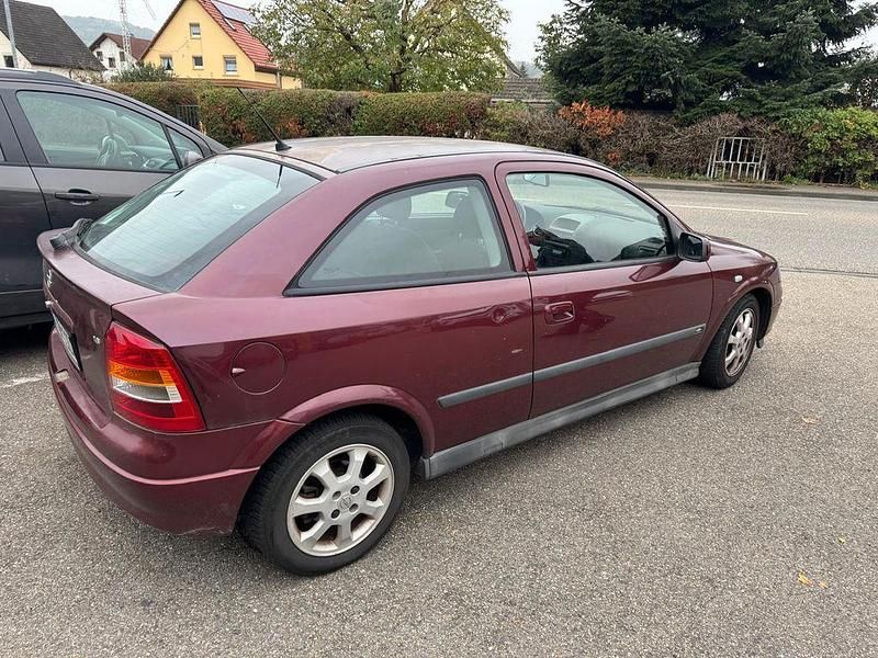 Rot Gebraucht 2002 Opel Astra Limousine | 800 € (Superpreis) - Bild 1/4