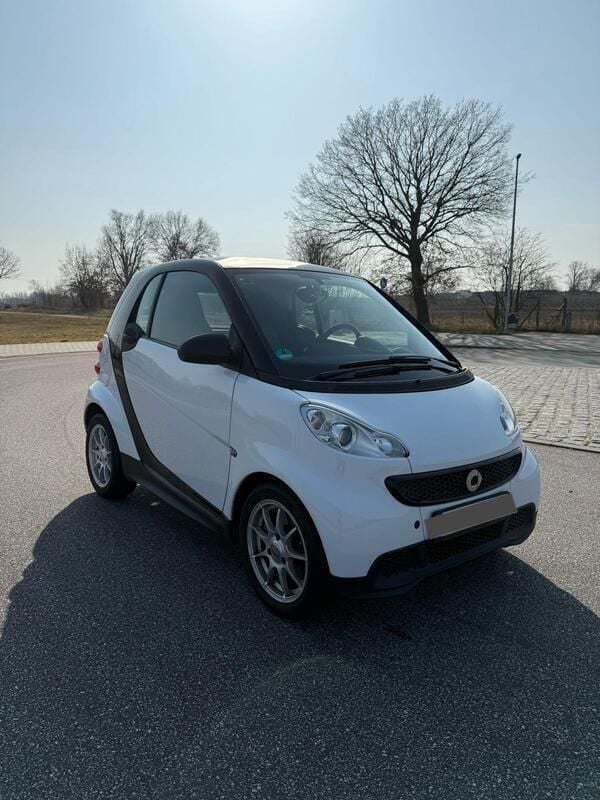 Weiß Gebraucht 2013 Smart ForTwo Coupé Coupé | 3.999 € (Guter Preis) - Bild 1/4