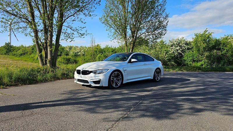 Braun Gebraucht 2016 BMW M4 Coupé | 46.500 € (Fairer Preis) - Bild 1/4