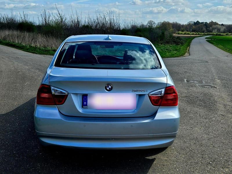 Gebraucht BMW 325 218 PS (160 kW) 2006 Silber Limousine