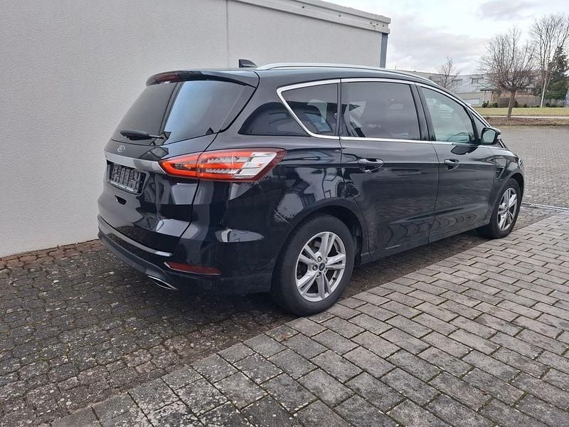 Gebraucht Ford S-MAX Titanium 190 PS (139 kW) 2020 Schwarz Van / Kleinbus